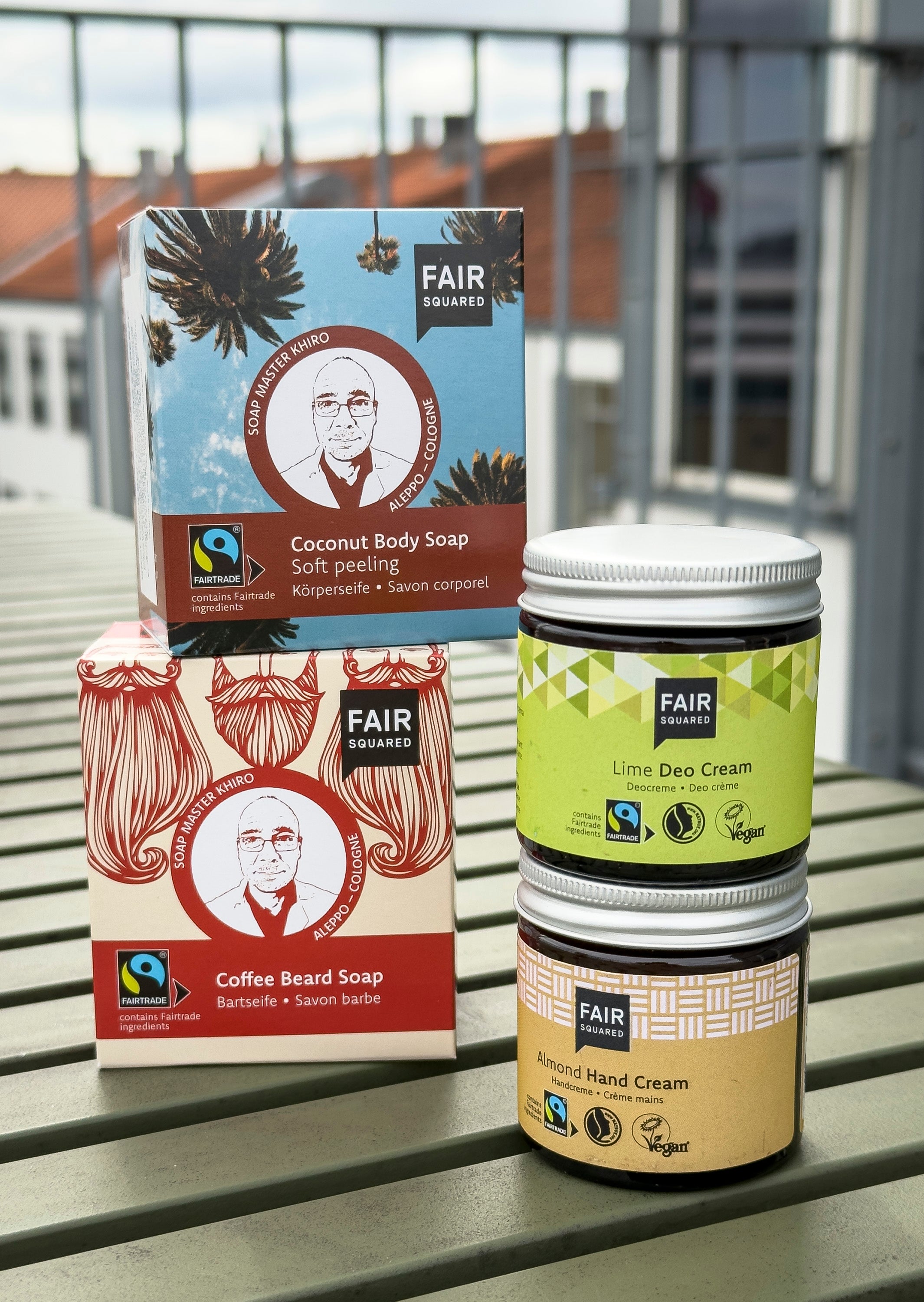 🎁 En FAIR SQUARED julegave 🎁 1 x Limefoot fresher 1 x Body Peeling 1 x skæg sæbebar 1 x Almond lotion
